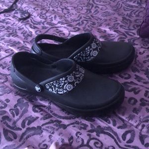 Nursing crocs shoes